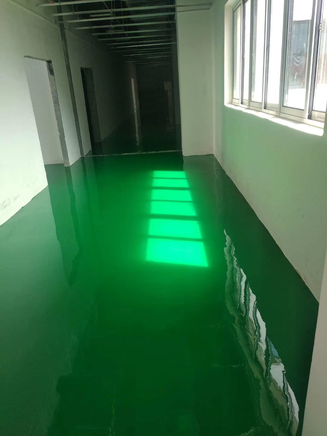 影響環(huán)氧地坪漆粘結力的因素