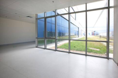 蘭州硅pu球場(chǎng)廠(chǎng)家講述怎么避免安裝PVC塑膠地板的灰塵